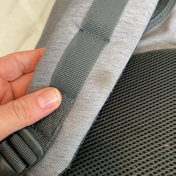 Herschel Supply Company gray cinch-top backpack - Picture 5 of 8